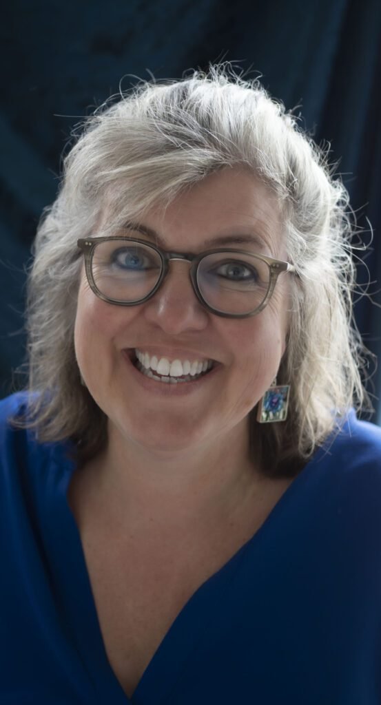 Portret Petra Helmantel lachend