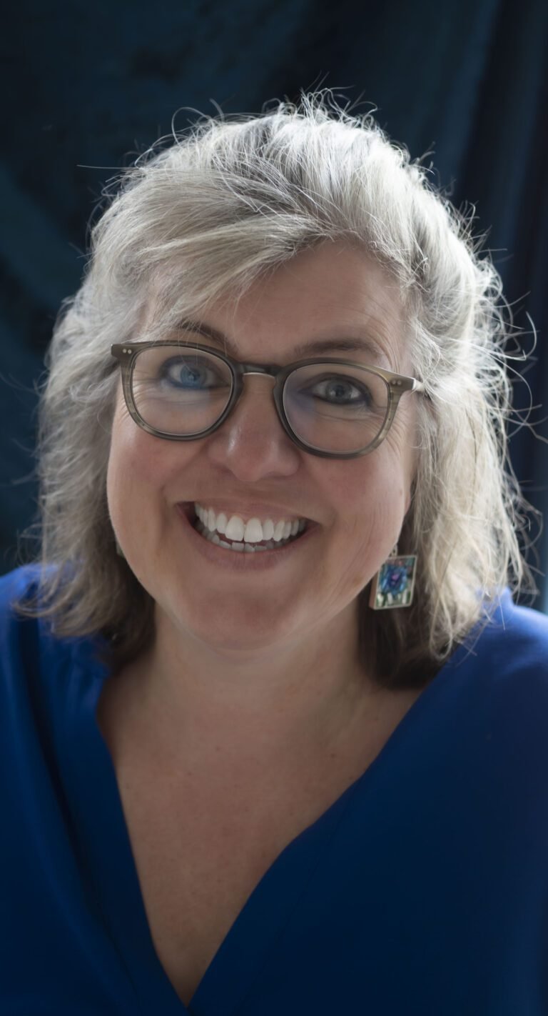 Portret Petra Helmantel lachend
